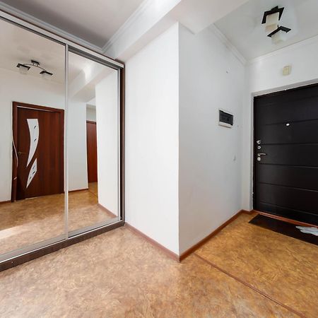 Apartment Оn Makatayeva 5 B Almaty Eksteriør bilde