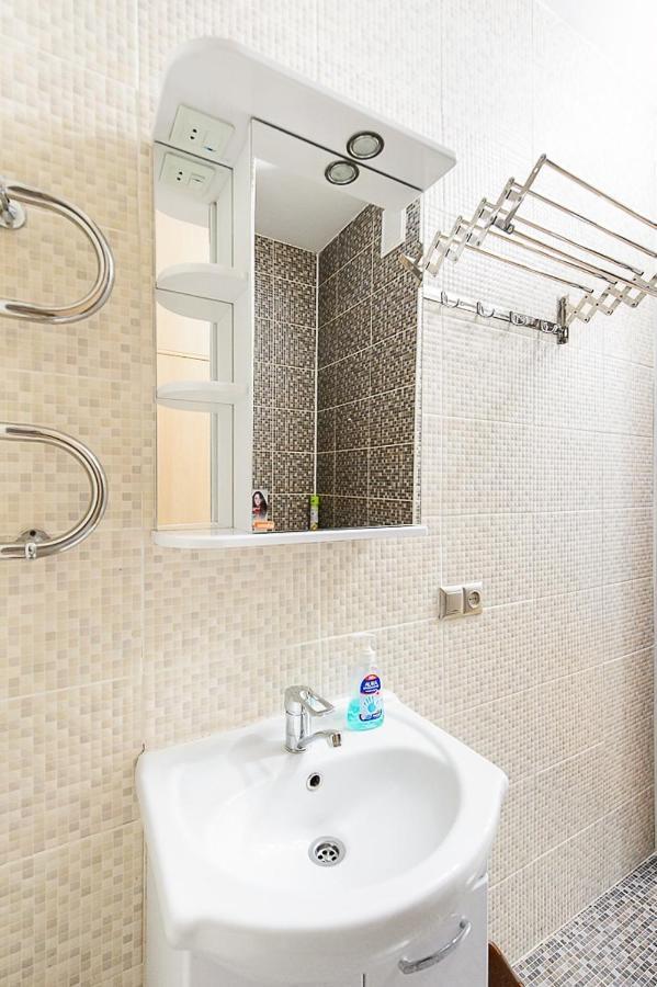 Apartment Оn Makatayeva 5 B Almaty Eksteriør bilde