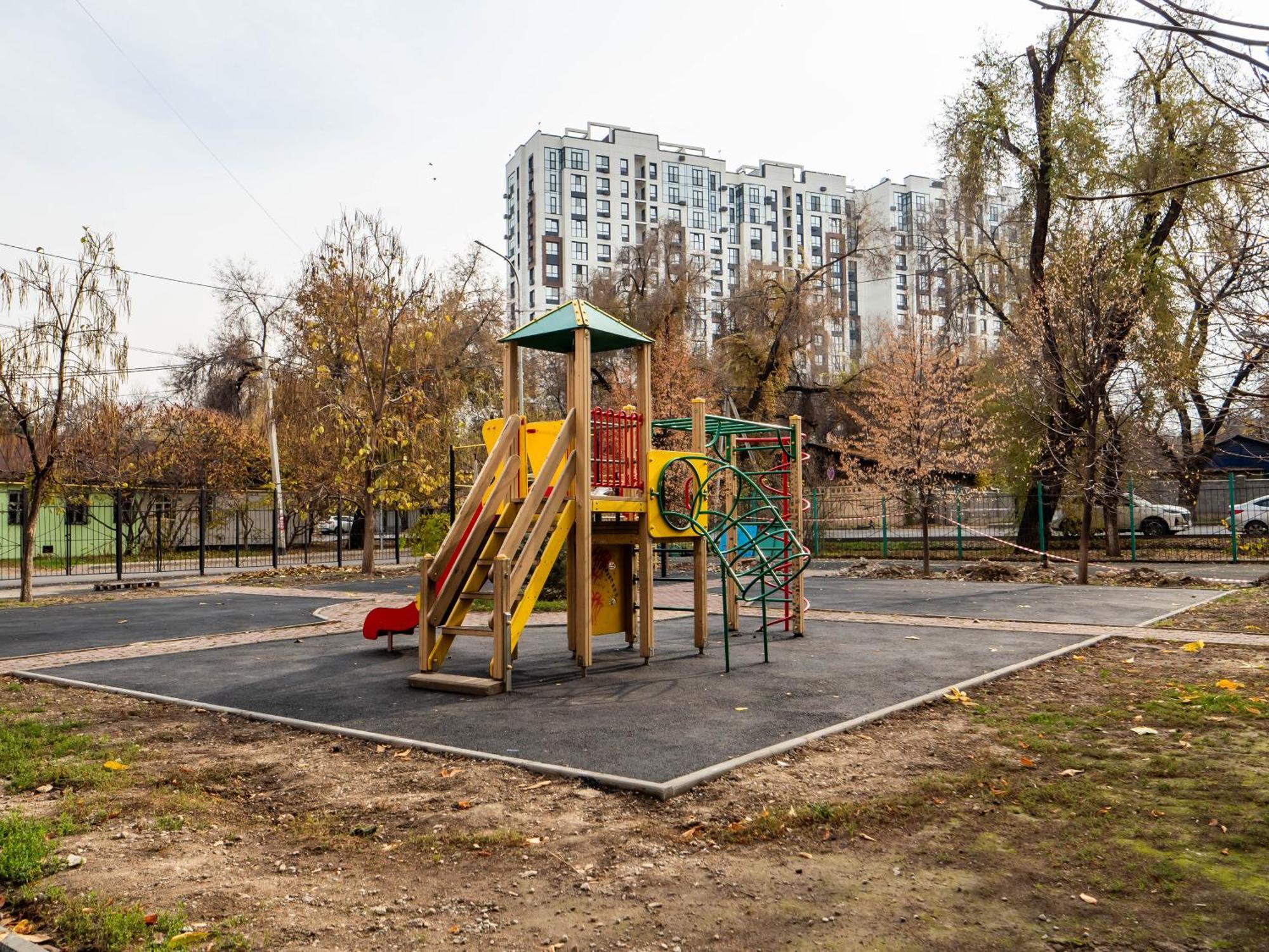 Apartment Оn Makatayeva 5 B Almaty Eksteriør bilde