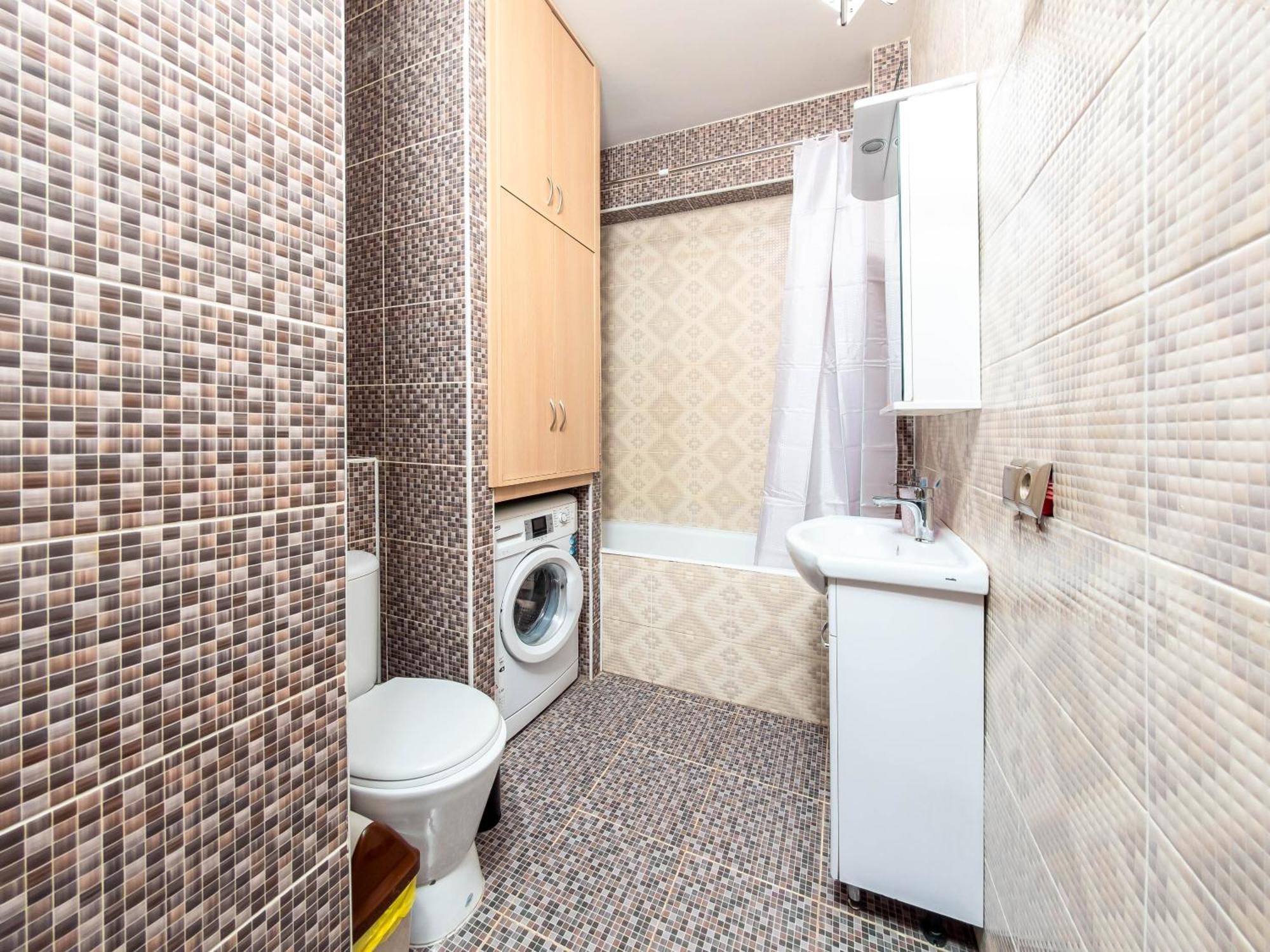 Apartment Оn Makatayeva 5 B Almaty Eksteriør bilde