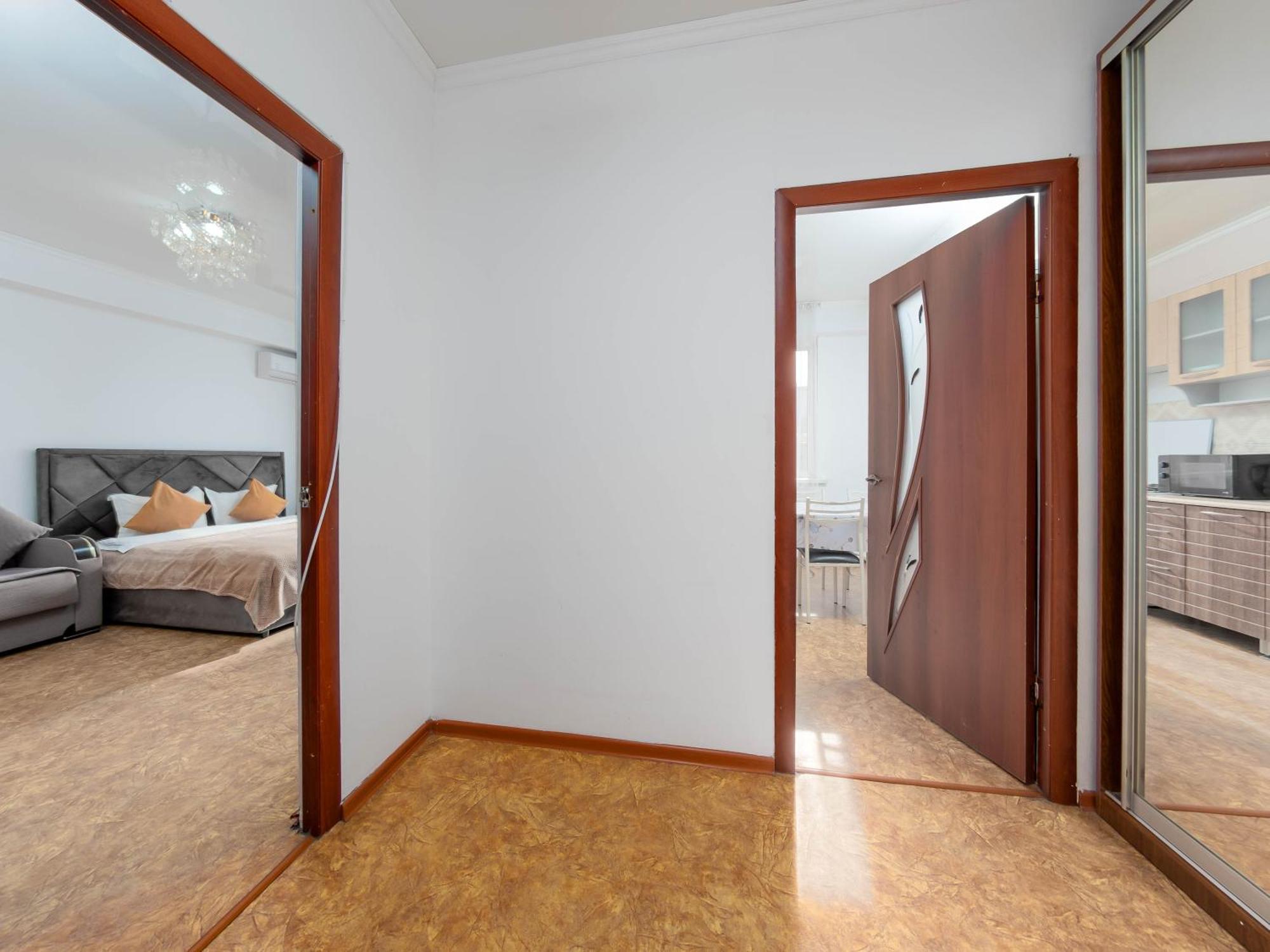 Apartment Оn Makatayeva 5 B Almaty Eksteriør bilde