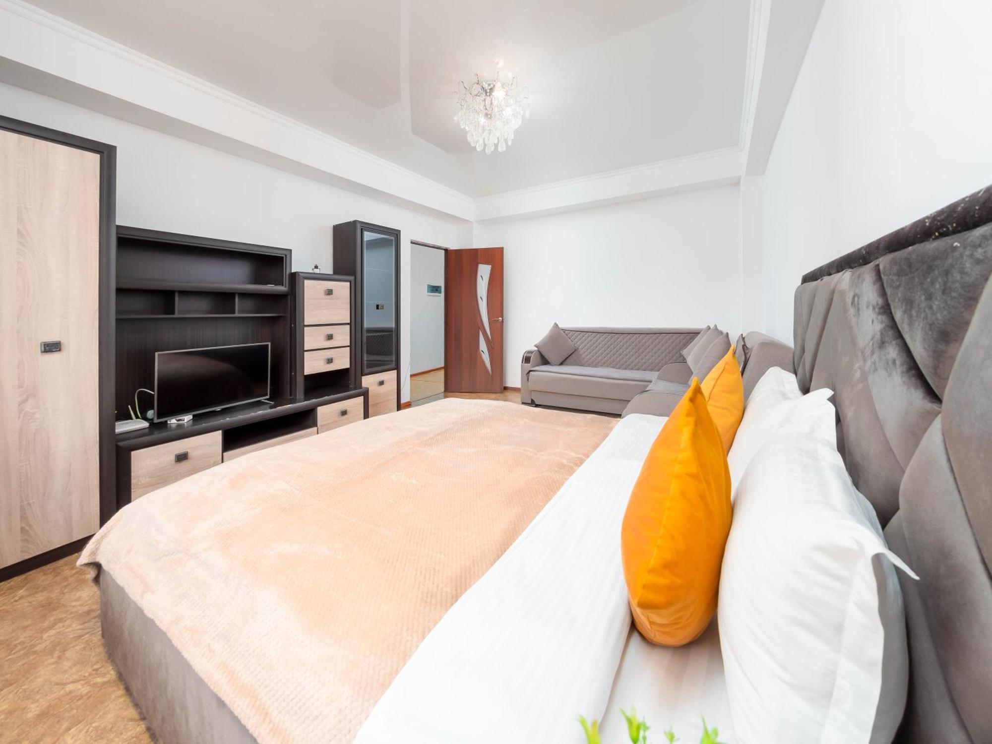 Apartment Оn Makatayeva 5 B Almaty Eksteriør bilde
