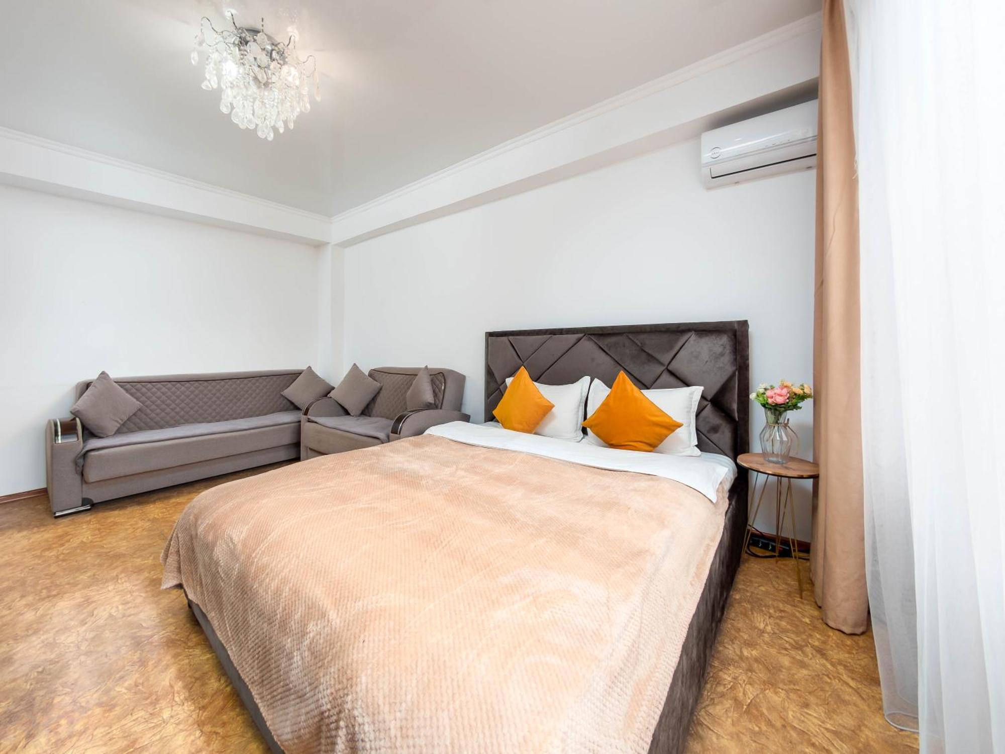 Apartment Оn Makatayeva 5 B Almaty Eksteriør bilde
